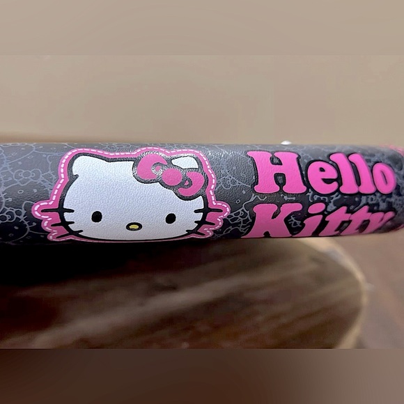 NEW - Hello Kitty Pink Lettering Grip Steering Wheel Cover  14.5"-15" - Picture 4 of 6